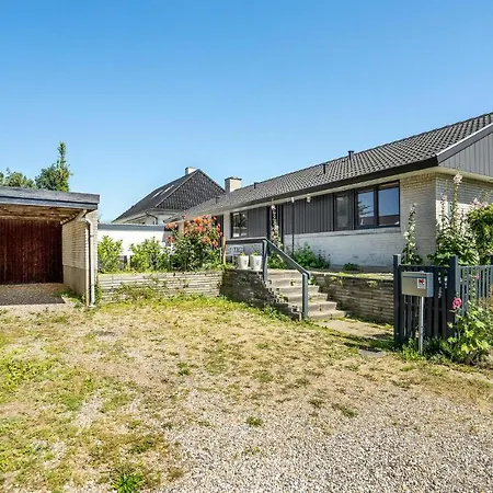 Holiday home 3 Bedroom Cozy In *