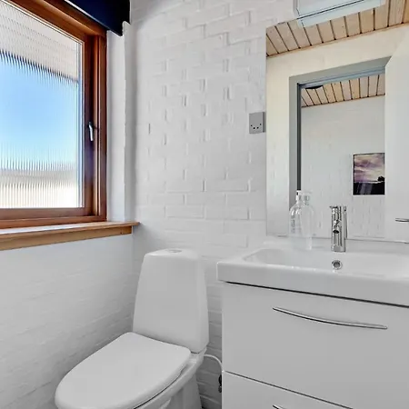3 Bedroom Cozy In Holiday home Frorup