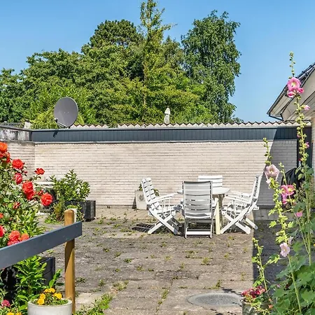 펜션 3 Bedroom Cozy In